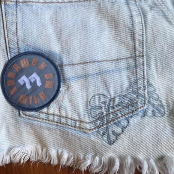 Distressed American Eagle jean shorts - Picture 8 of 11